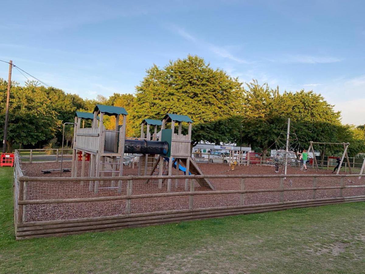 Norfolk Caravan Staycation Pet Friendly Belton with Browston Extérieur photo